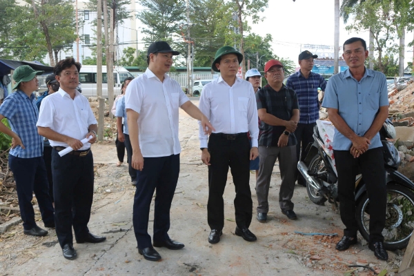 Hiển thị chi tiết cho Lãnh đạo thành phố kiểm tra công tác bồi thường, giải phóng mặt bằng các dự án Hình ảnh cho bài viết Lãnh đạo thành phố kiểm tra công tác bồi thường, giải phóng mặt bằng các dự án